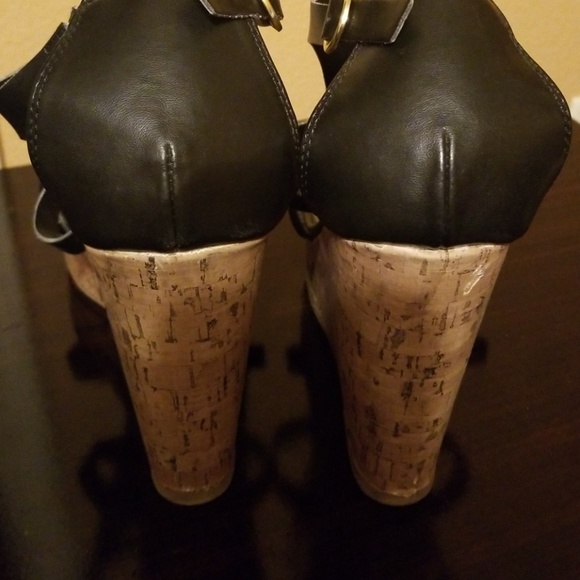 Black and gold wedge heels - Picture 4 of 5